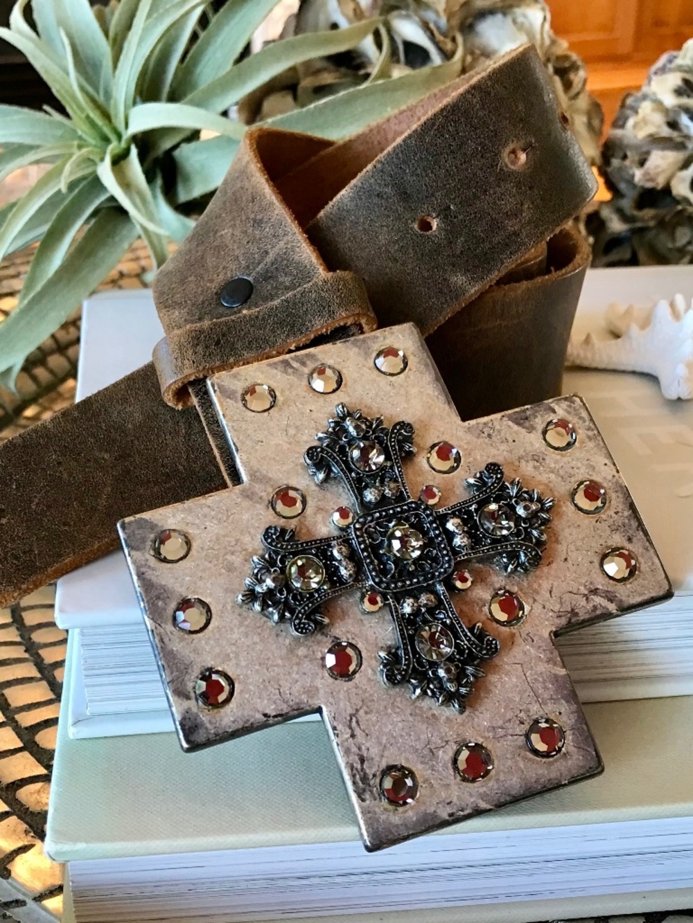 VINTAGE LEATHEROCK SILVER RHINESTONE CROSS BELT SIZE 32 WESTERN BOHO STATEMENT